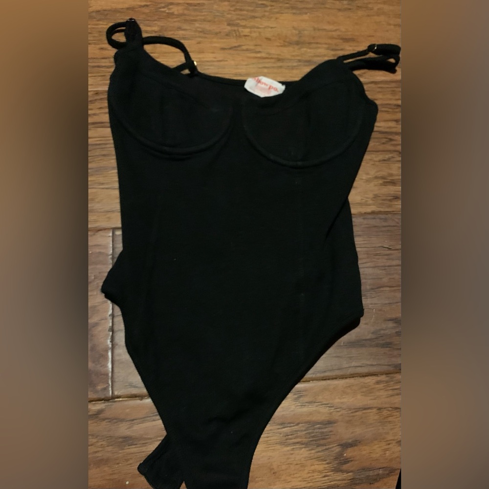 Showpo Black women’s bodysuit US size 6